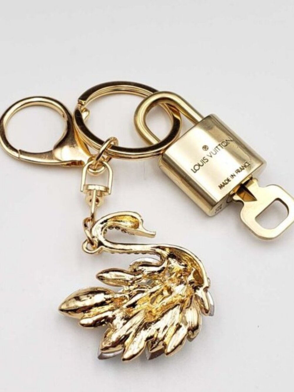 Authentic Louis Vuitton Padlock Gold 🔒 Key Set + Unbranded Swan Keychain Charm - Picture 4 of 7